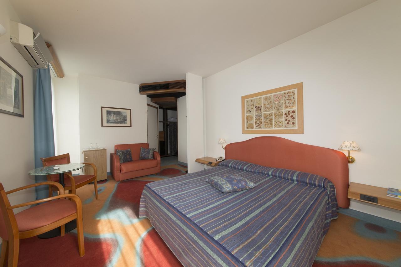 Hotel Catullo Sirmione Esterno foto