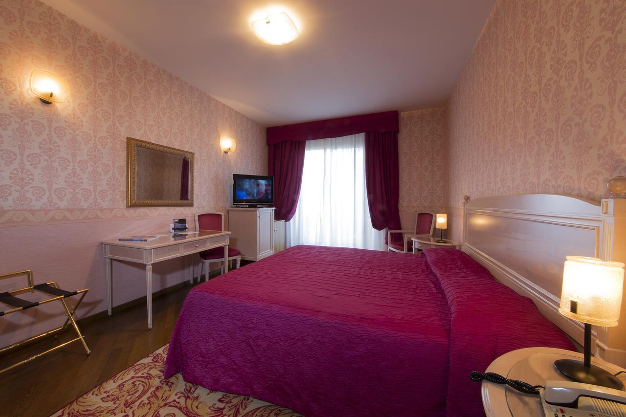Hotel Catullo Sirmione Esterno foto