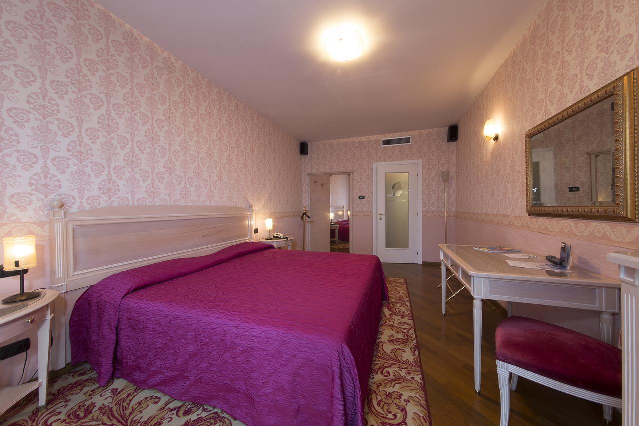 Hotel Catullo Sirmione Esterno foto